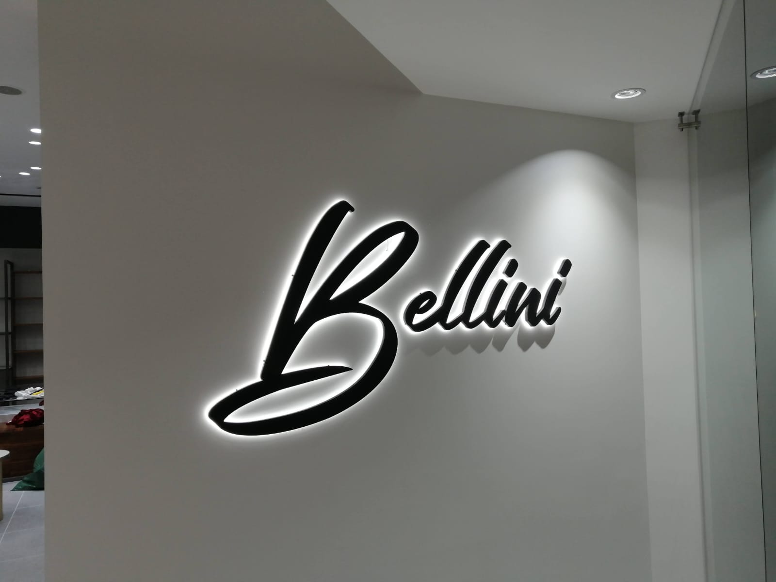 Letras corpóreas en bloque con iluminación LED