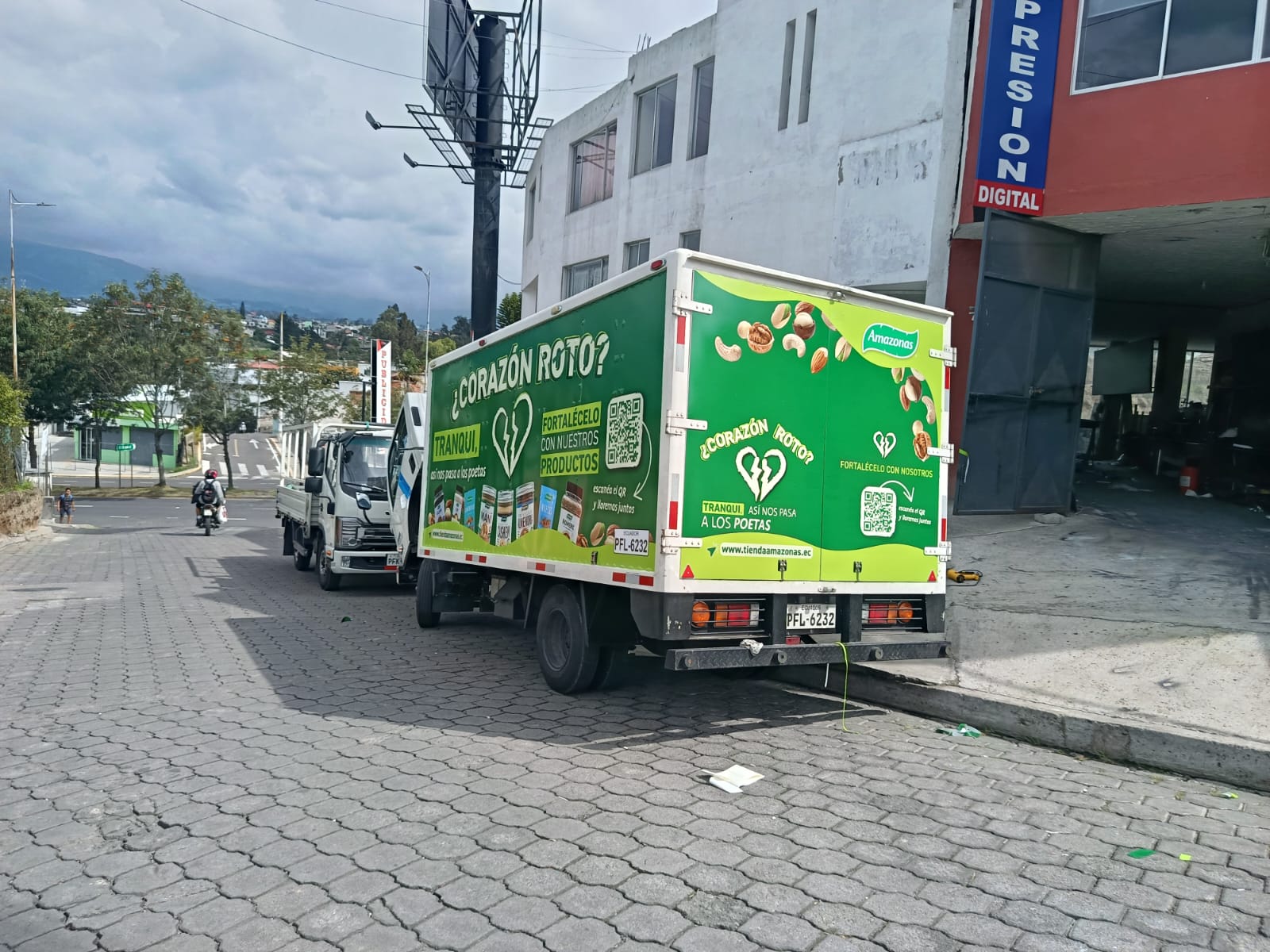 Brandeo vehicular en camión comercial